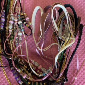 ”Helmihihnat”-levennetty panta